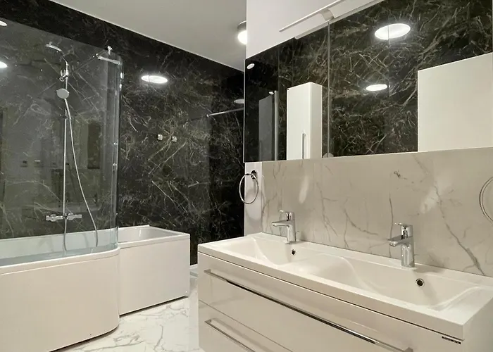 Old Town Parenso פורץ