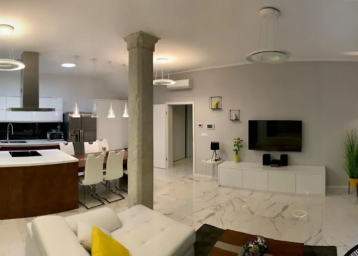 Old Town Parenso Апартаменти *